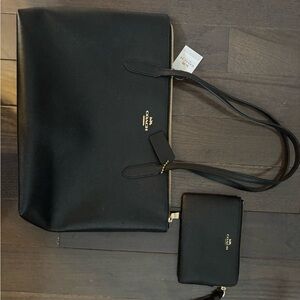 NWT Coach Tote plus coin purse